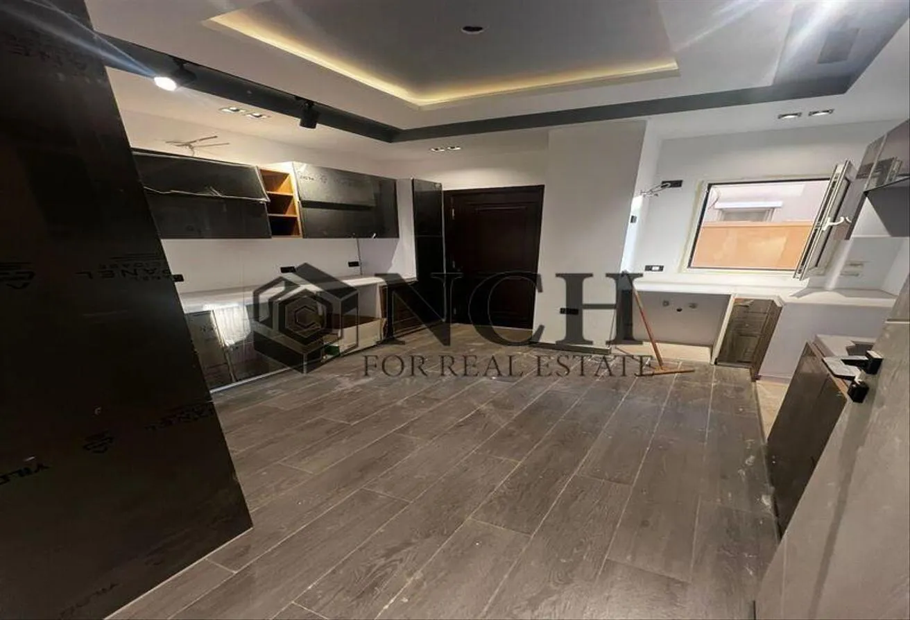 Rent in Mivida: Villa with a garden - 7 rooms - for rent in mivida