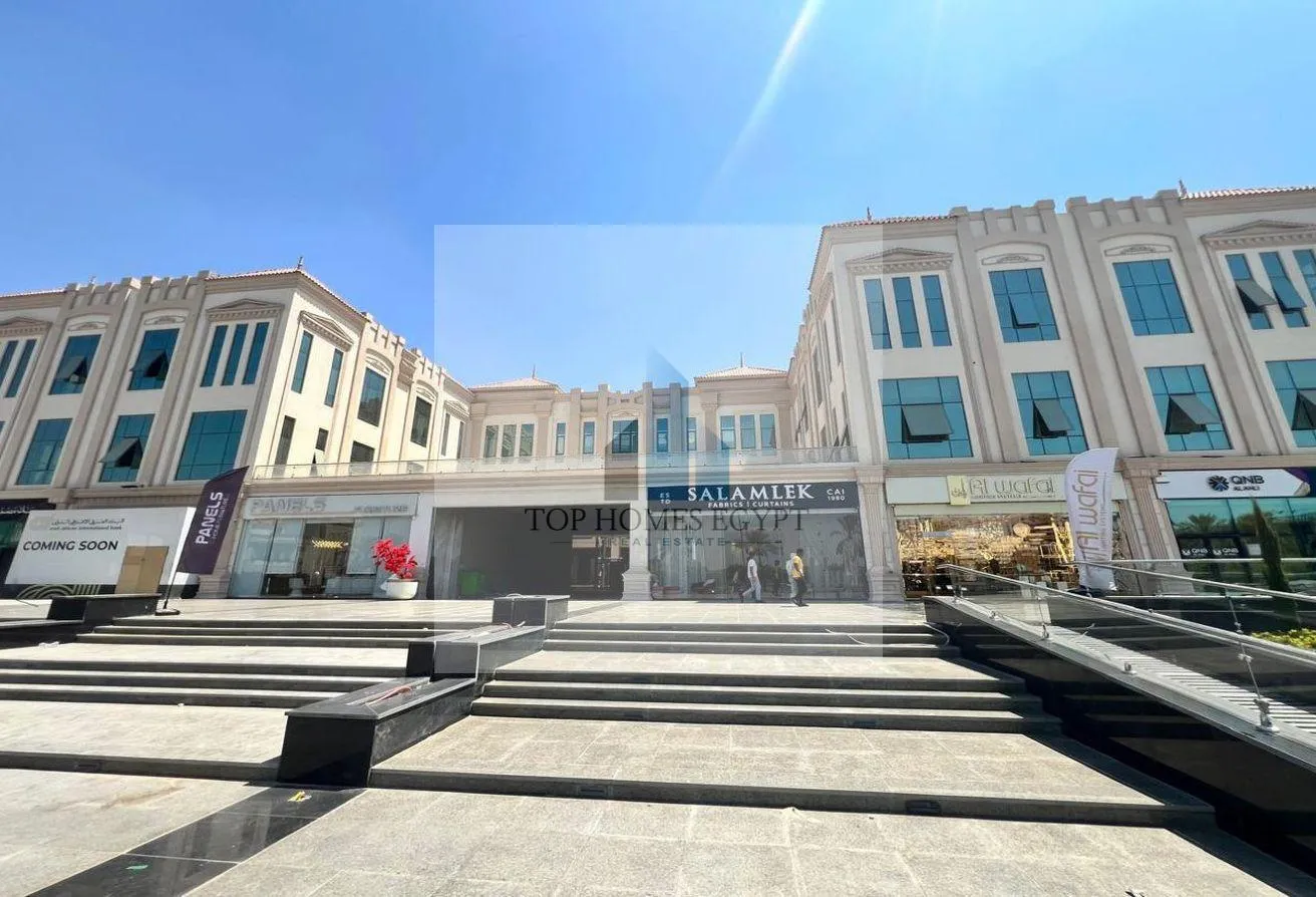 للايجار في سوان ليك ريزيدنس: مقر إداري للإيجار 3000م مميز في التجمع الخامس 