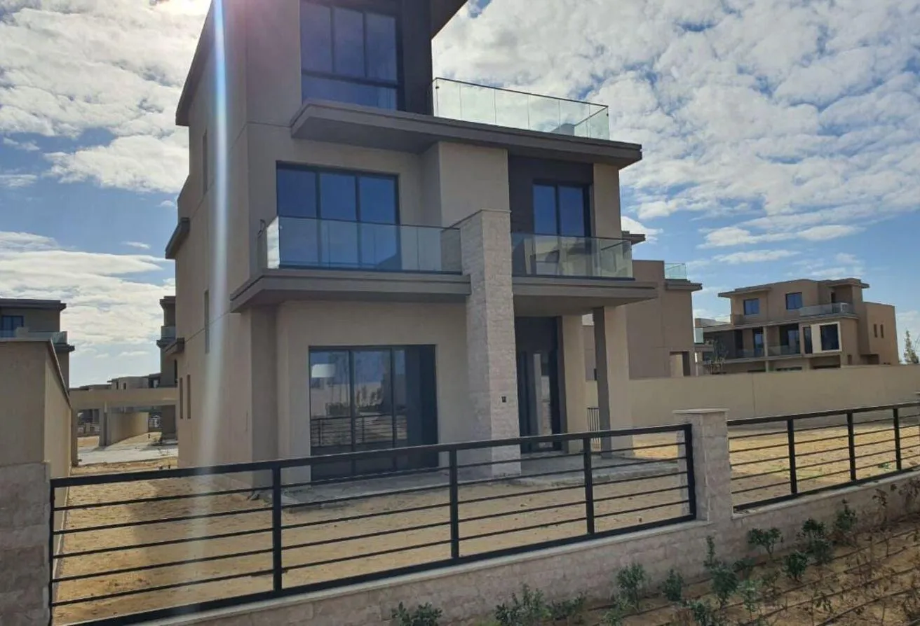 Sale in Six West: Ready villa with pool from owner || 6-Years plan