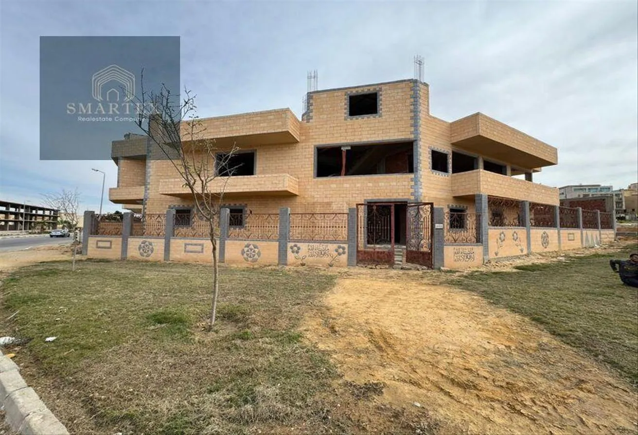 Sale in 1st Neighborhood: شقه للبيع في الشروق فيو مفتوح الباتيو بجوار الاوسط