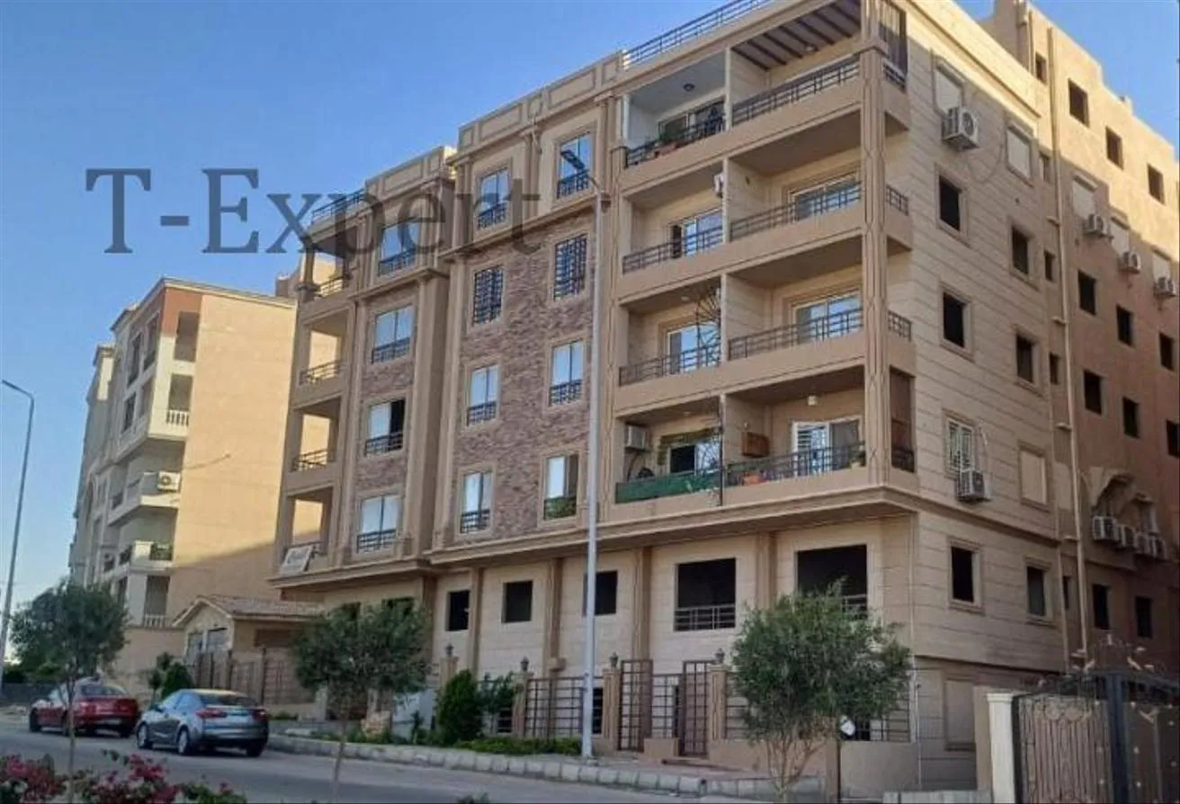 البيع في كمبوند اللوتس: شقه استلام فورى لوكيشن مميز جدا بأقل سعر 