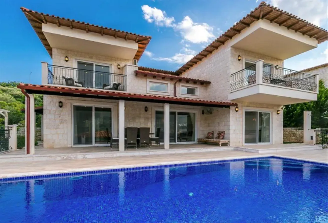 Sale in Solana East: OFFER! Panoramic View Apartment In Front Of Solana
