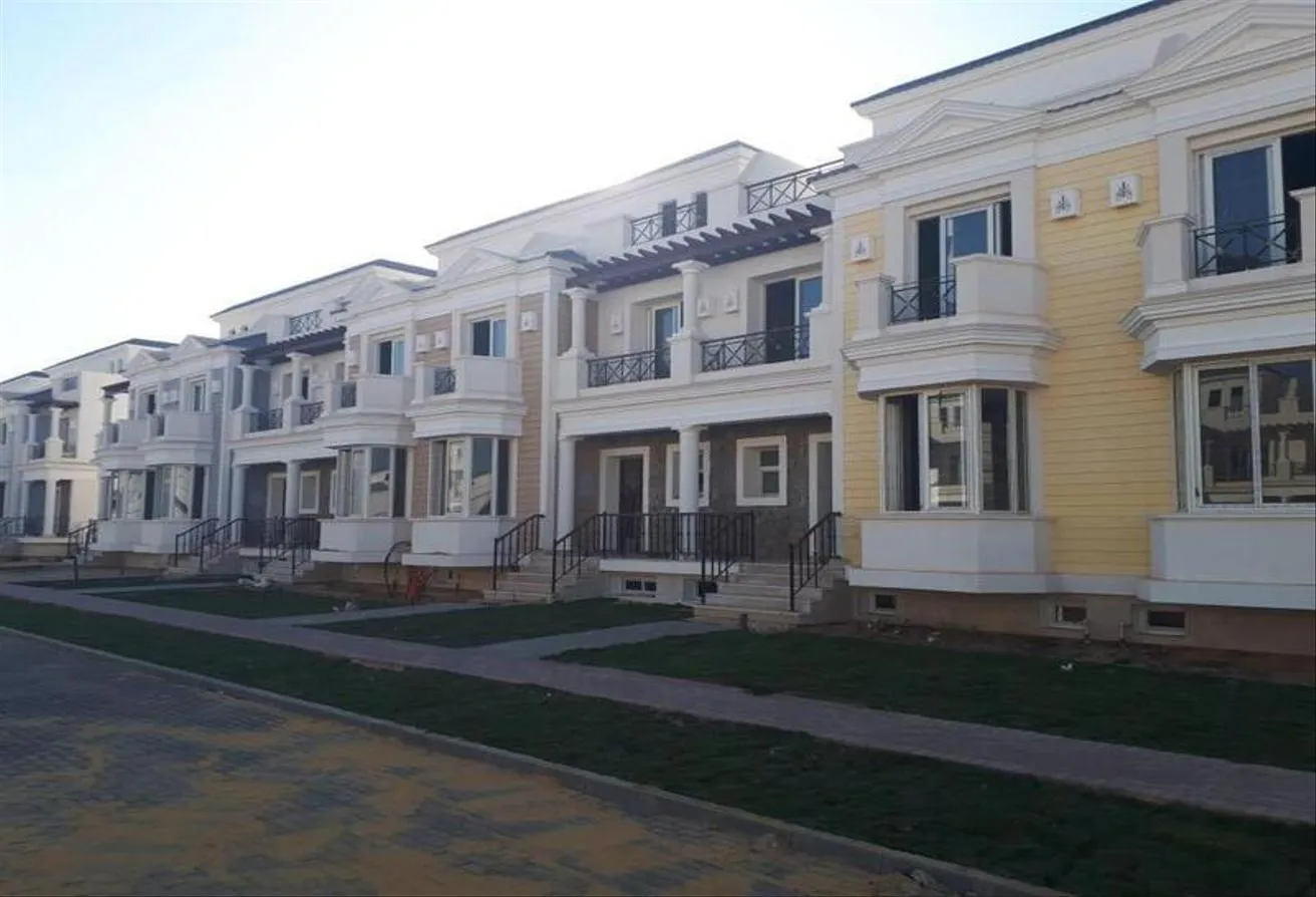 Sale in Mountain View iCity: Twinhouse 300m ready to move in MV ICity New Cairo