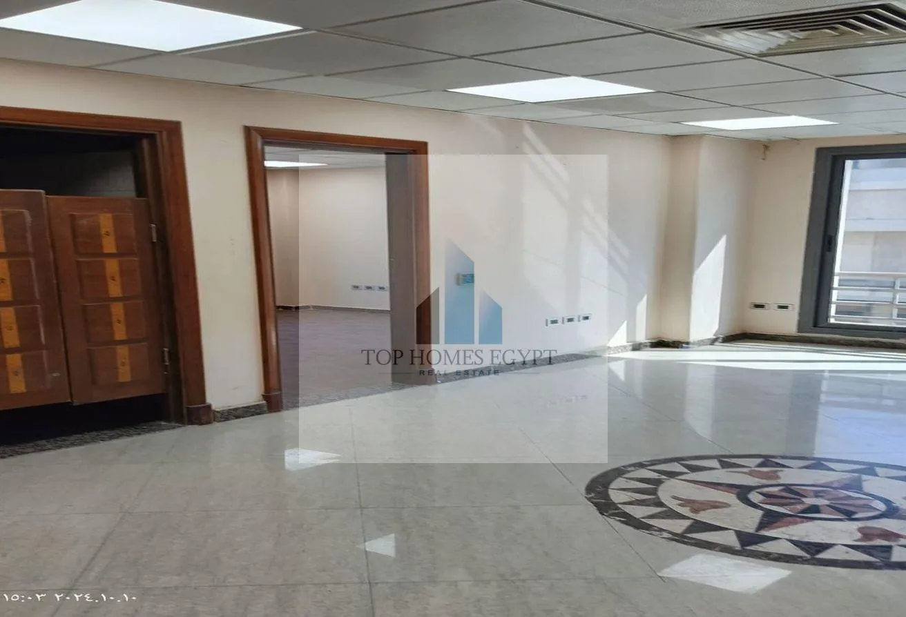 Rent in V40: Office for rent 350m good price finished on 90th