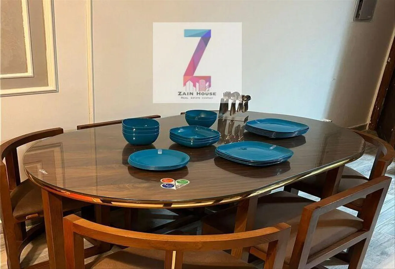 Sale in Stella Heights: للبيع شاليه موقع متميز مكيف بالكامل والفرش ٣ غرف ن