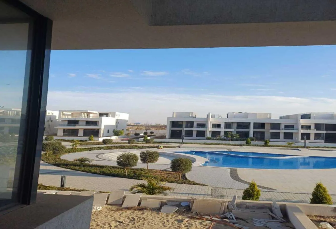 البيع في ليك ويست: توين هاوس مقدم 6 مليون ريسيل في كمبوندLake West3 