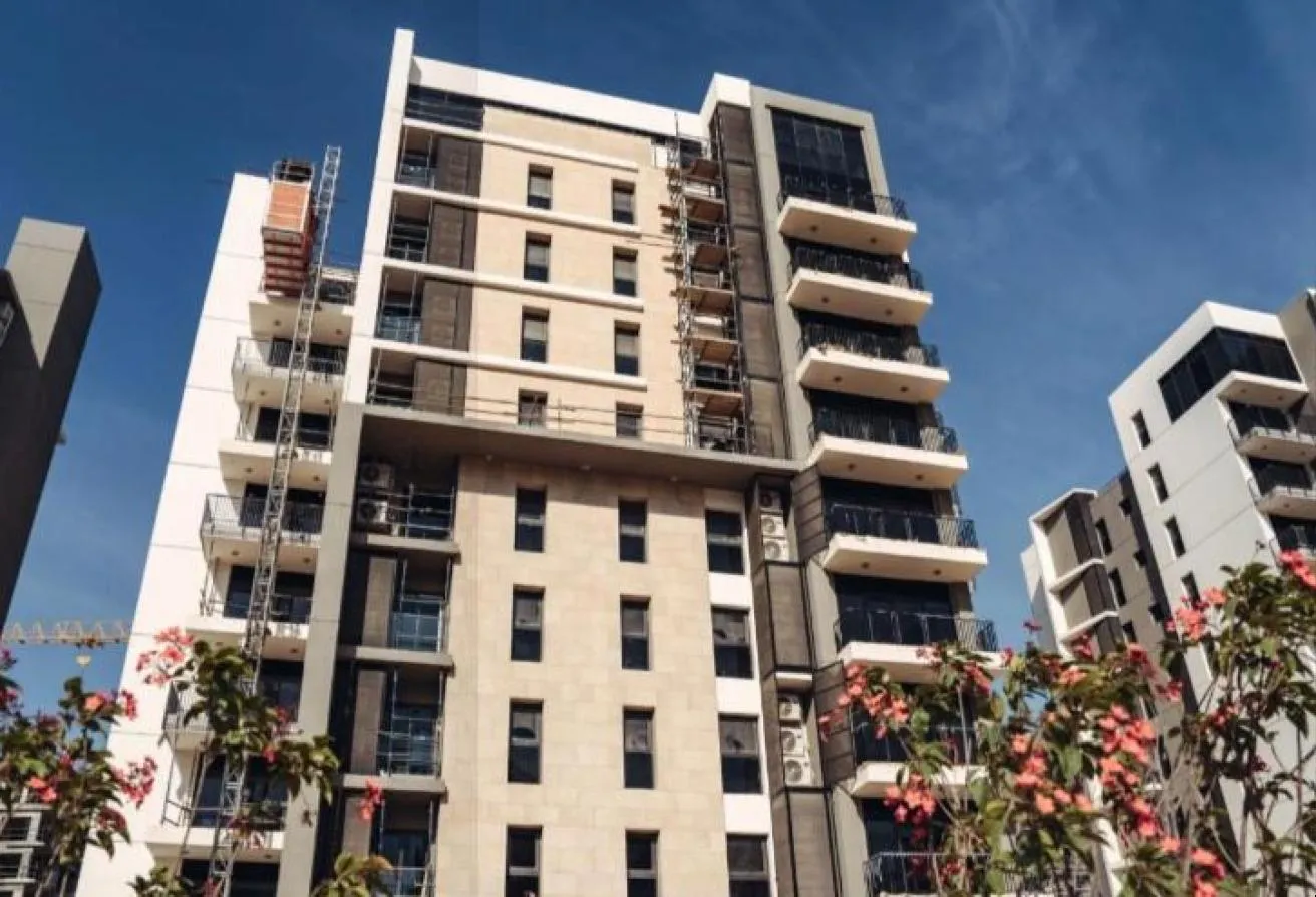 Sale in Zed Towers: Fully finished loft, park view, lowest price.