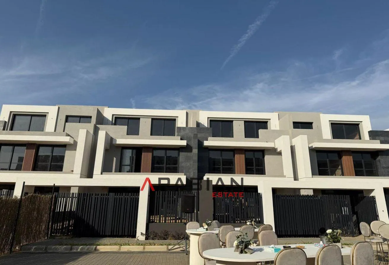 Sale in El Patio Town: Lowest price Villa inst-7y with 10%dp in New Cairo