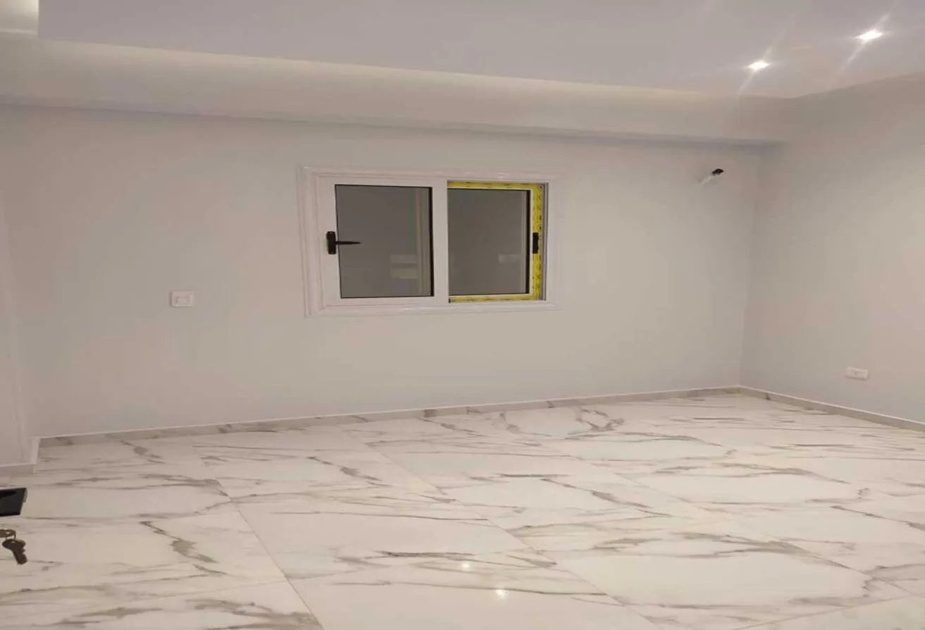 Sale in 5th District: أسكن بلوكيشن ممتاز 5 دقائق من هايبروان مساحة 170