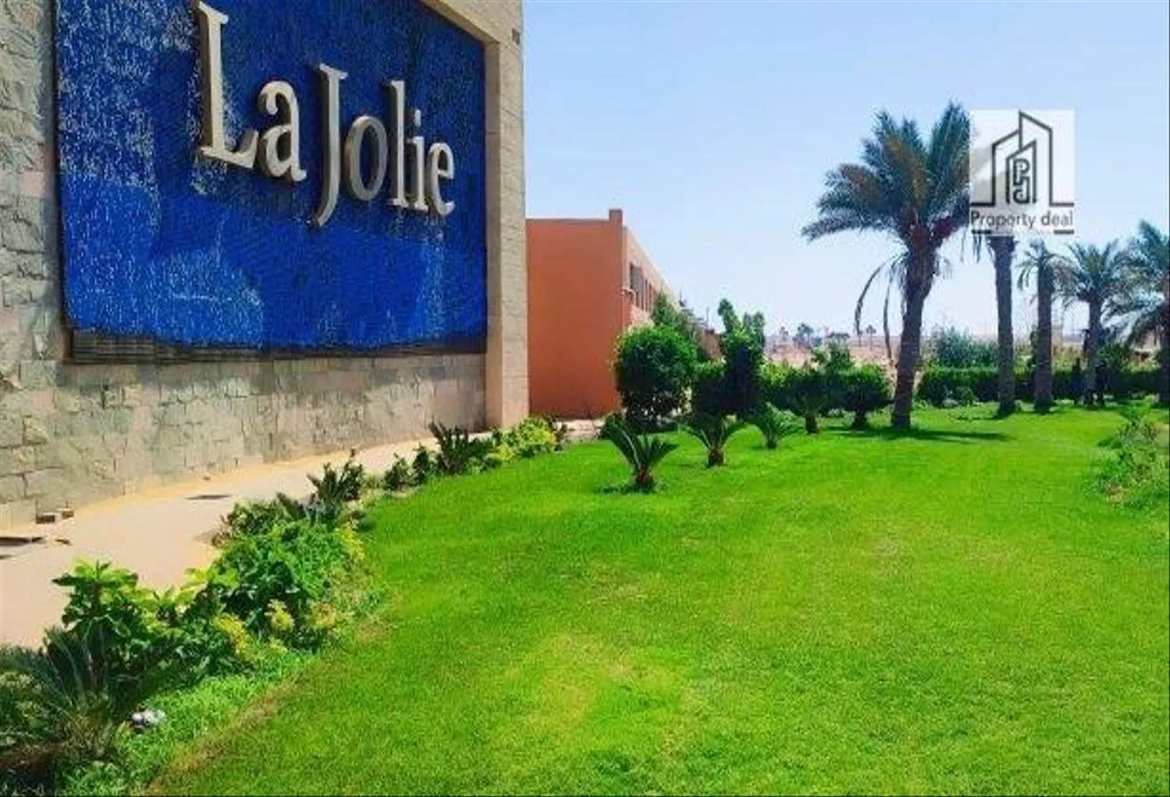 البيع في لاجولي مارينا السخنة: فيلا 200م صف أول تشطيب كامل مباشرة ع حمام السباحة 