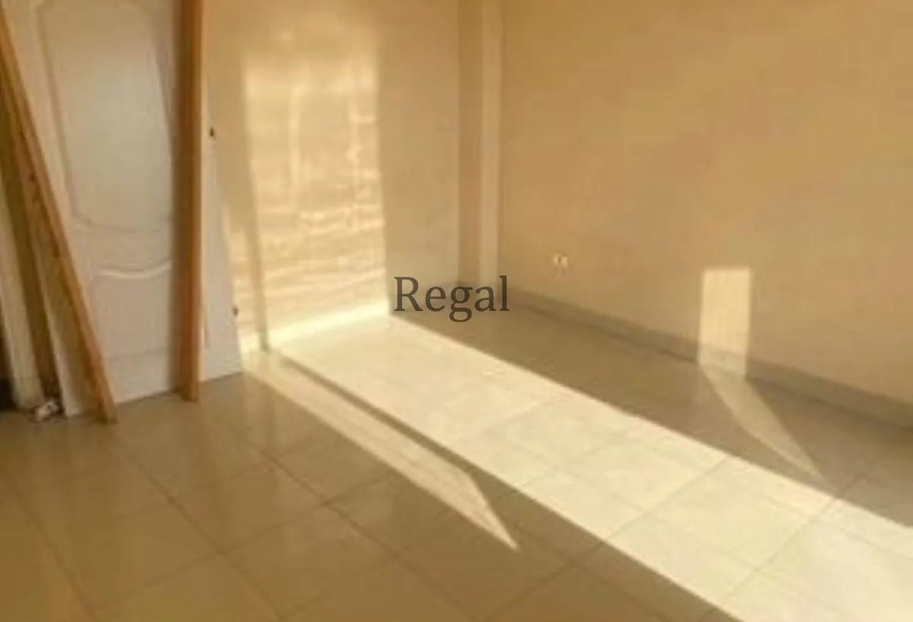 البيع في طريق الشروق: شقه ب الشروق ب وجهه مميزه بجانب الجامعه البريطانيه 
