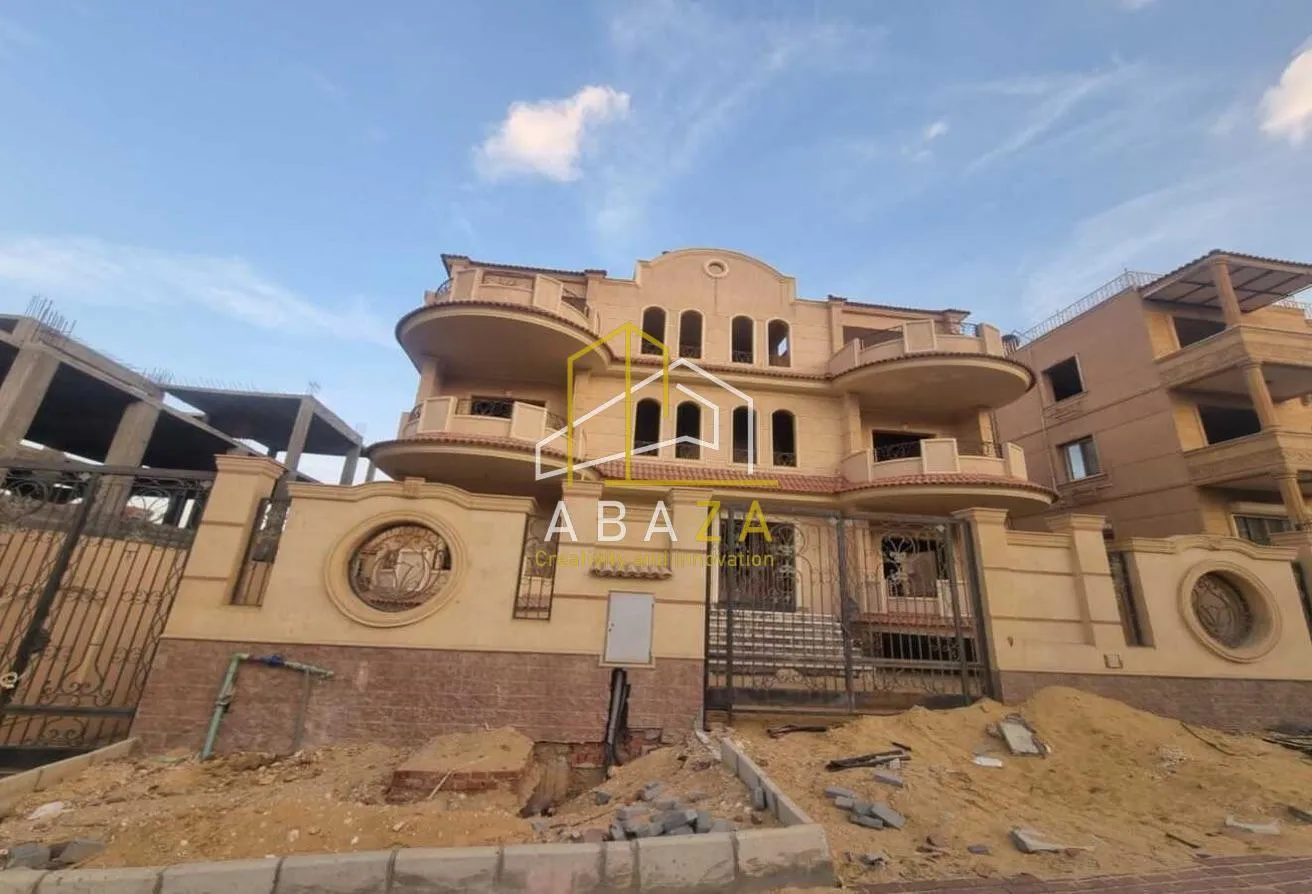 Sale in Lavida Al Bustan: فيلا عائليه للبيع نص تشطيب بالعدادات !!