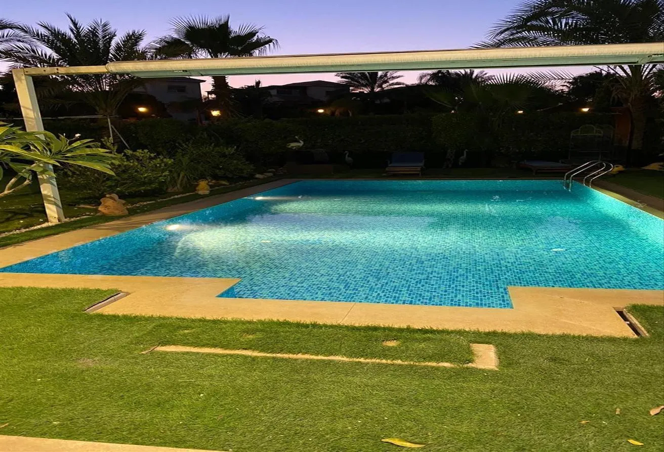 Sale in Greens: فيلا مستقلة للبيع بكمبوند جرينز درة بحمام سباحة