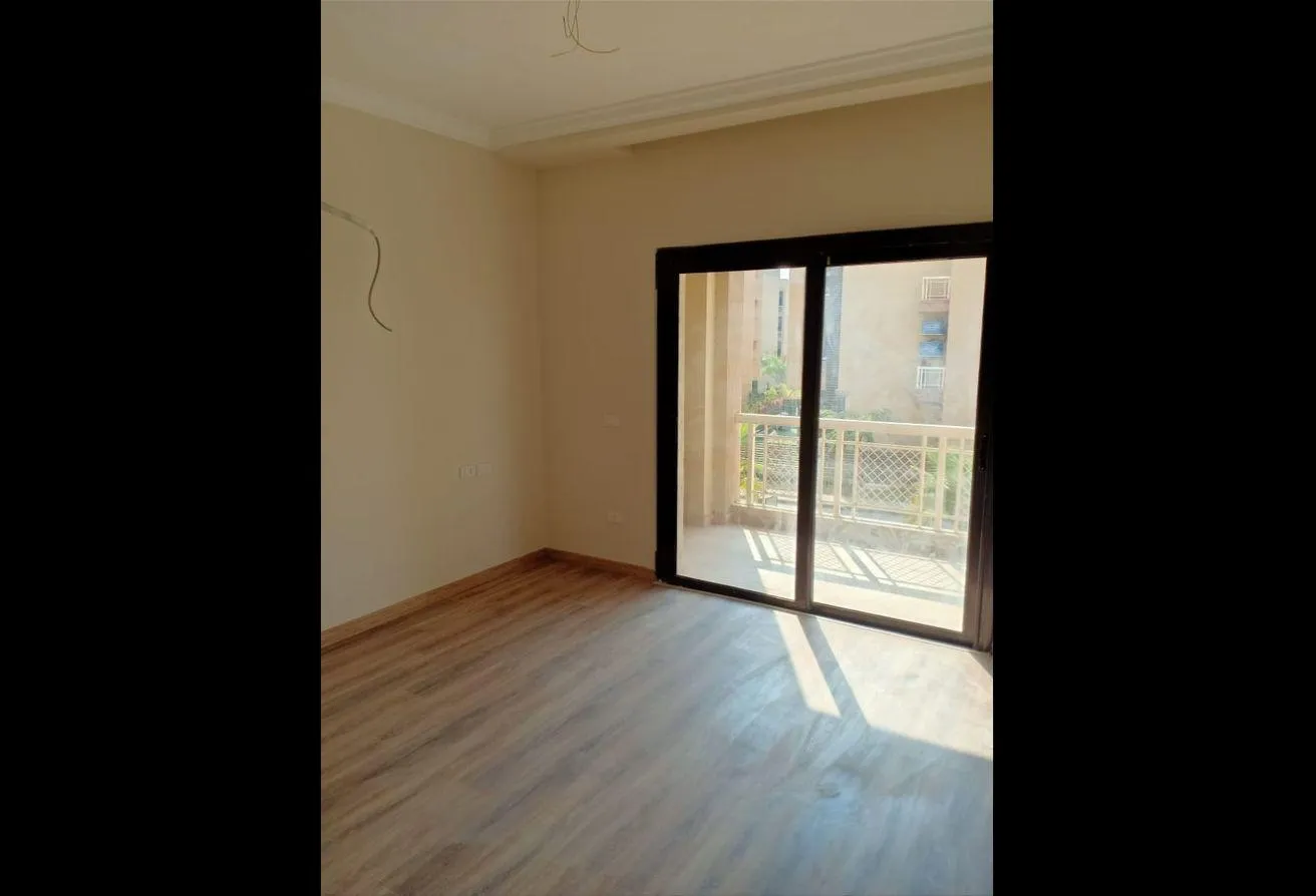 Rent in Green 5: للايجار شقه اول سكن كمبوند جرين 5 خلف مول العرب