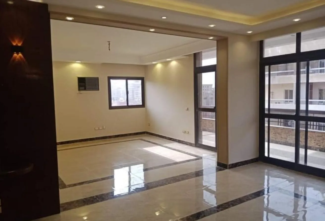 Sale in Mohi Al Din Abou El Ezz St.: عماره كامله للبيع 3000 متر علي 9 اداور 150 مليون .