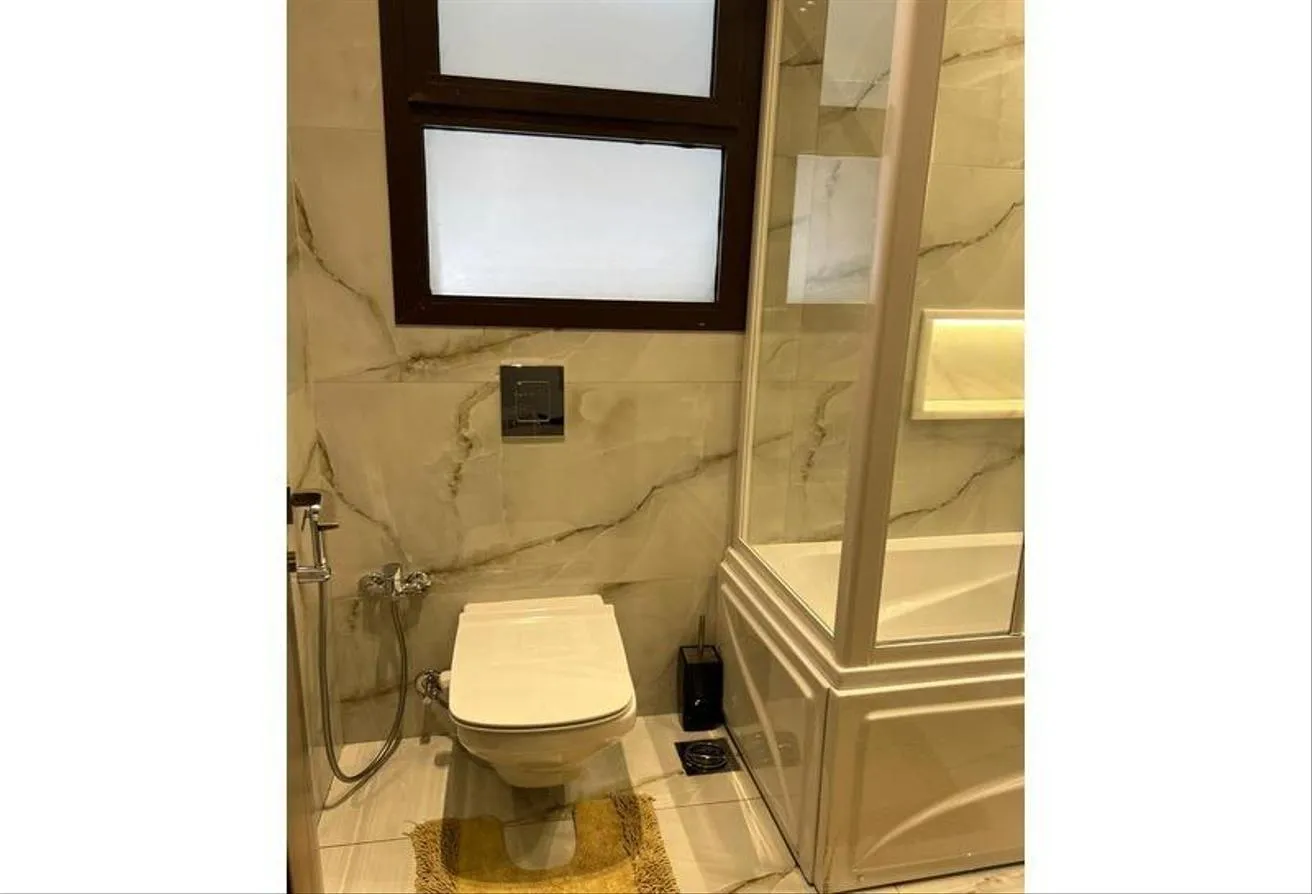 للايجار في 16 وان: شقة ايجار بالمطبخ والأجهزة والتكييفات في وان 16 