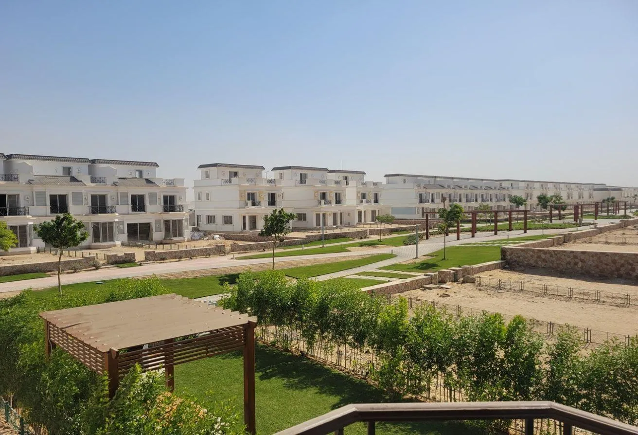 Sale in Mountain View 4: Townhouse by mountain view in 6 october city 0% DP