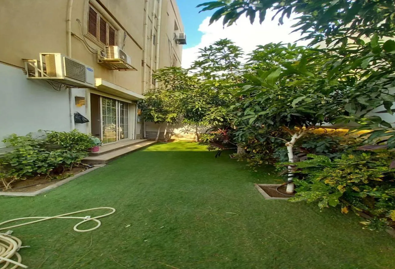 Rent in El Yasmeen: شقه للايجار بفيلات الياسمين التجمع الاول