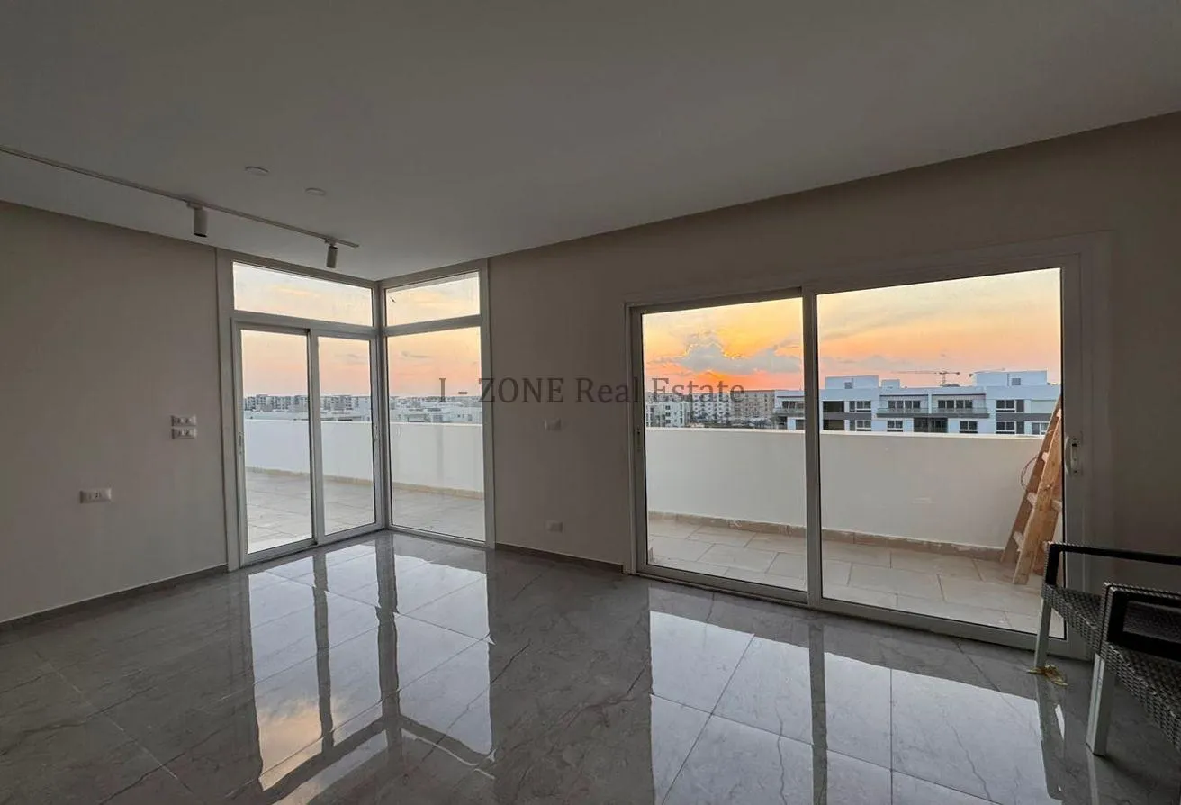 Rent in Hyde Park: Best penthouse for rent semi-furnished in Hyde P
