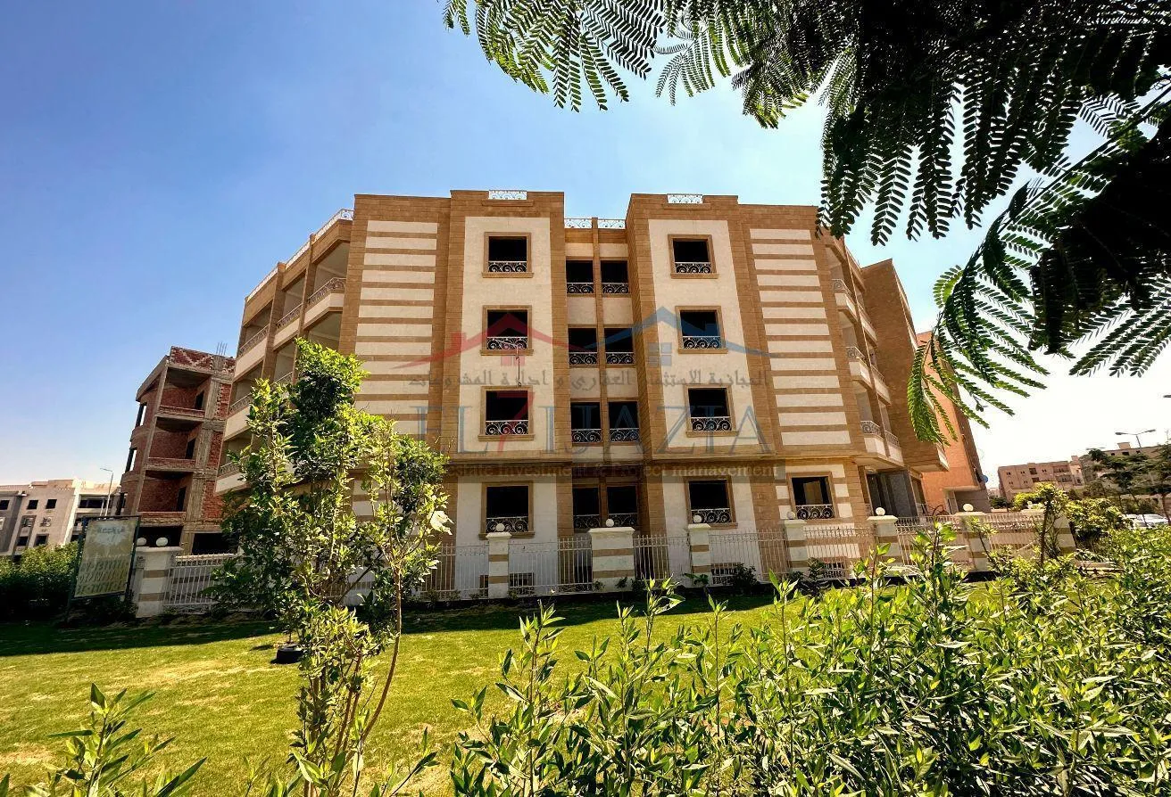 Sale in 1st Neighborhood: شقق 198 م اماميه ناصيه بحري بجوار نادي الشروق