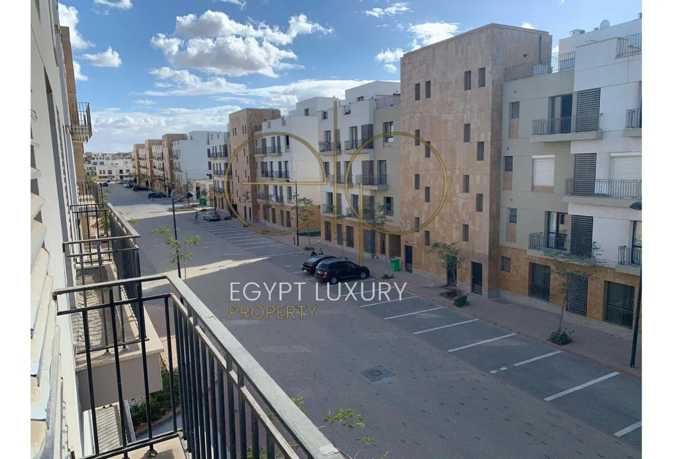 Sale in Beverly Hills Road: Apartment for sale in Courtyard View Landscape   .
