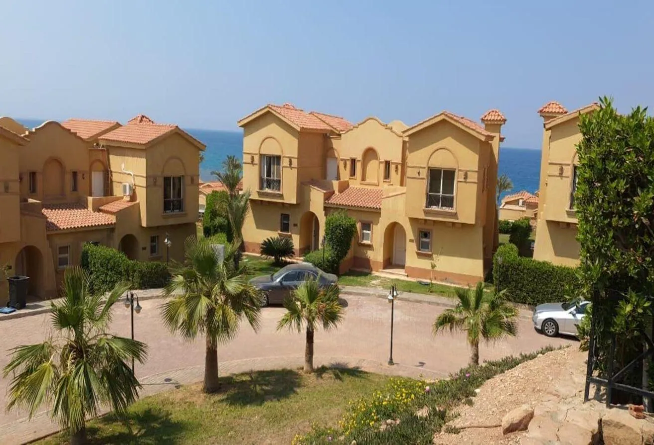 Sale in La Vista Topaz: twin house for sale in La Vista Topaz Ain Sokhna