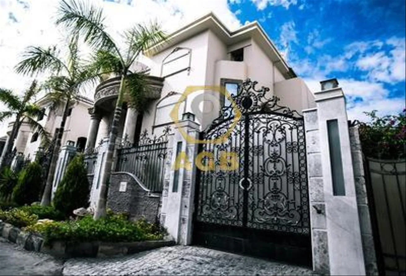 Sale in Riviera heights: "عيش الفخامة في قصر بجانب الجامعة الأمريكي
