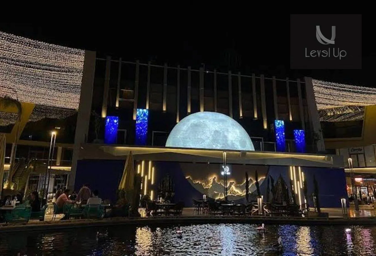 للايجار في امتداد الرحاب: محل للايجار واجهة علي البلازا في ذايارد مول الرحاب 