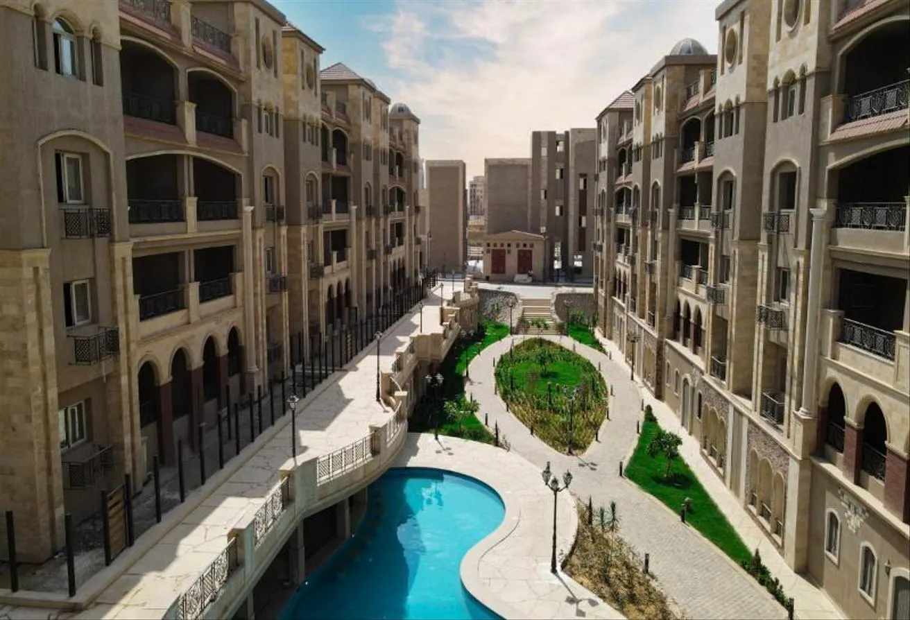 Sale in Rock Vera: Apartment RTM with a pool view with inst. over 10Y