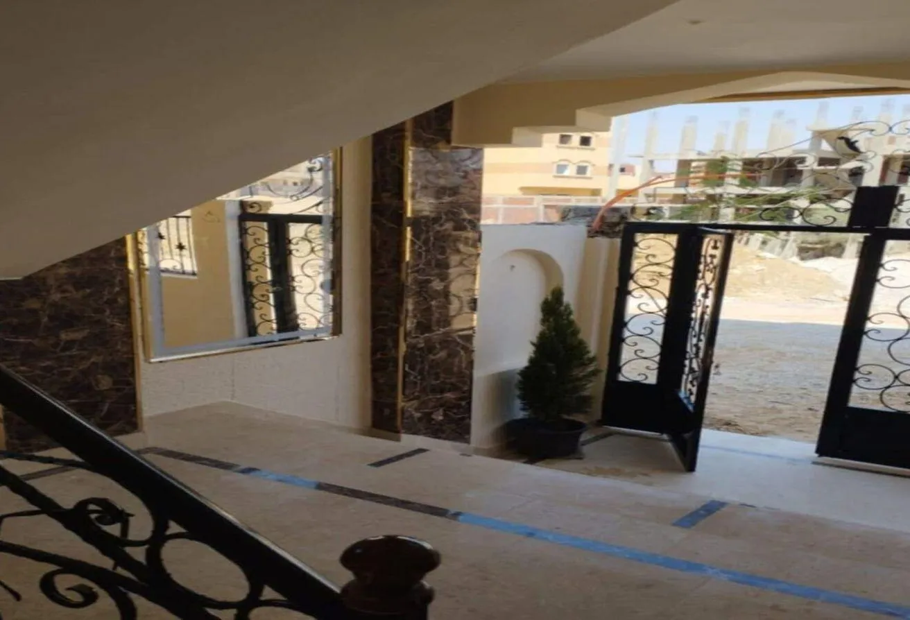 Sale in 6th District: عماره للبيع بسعر لقطه في الحي السادس مدينه بدر