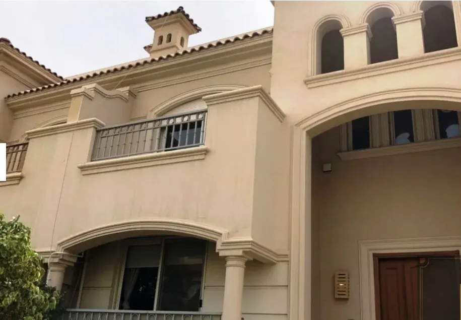 Sale in El Patio: La Vista company Al Patio Sola Penthouse for sale.
