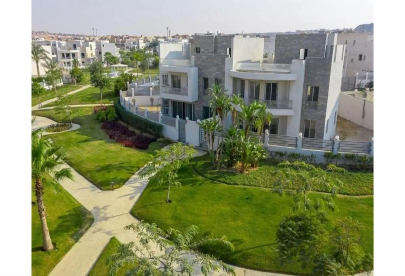 Sale in Cleopatra Square: Resale Family house in Cleopatra Square Delivered