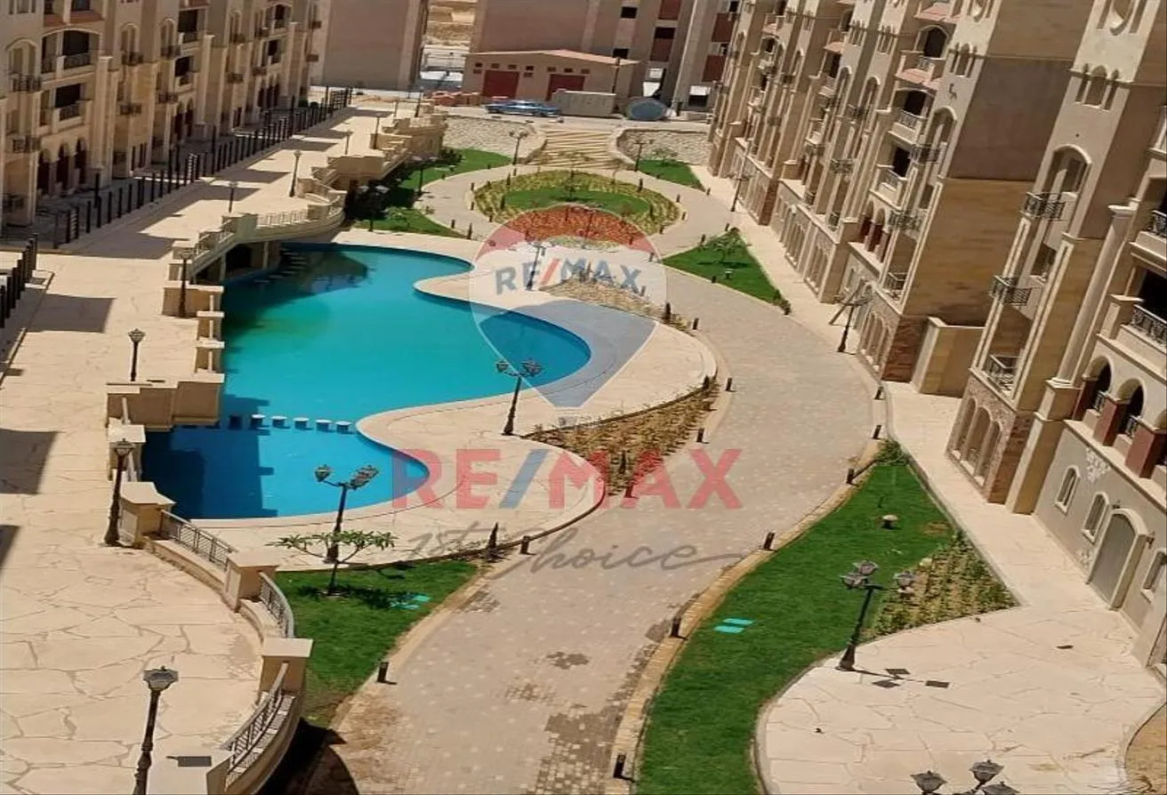 Sale in Rock Vera: موقع متميز امام الجامعه الامريكيه بالتجمع الخامس