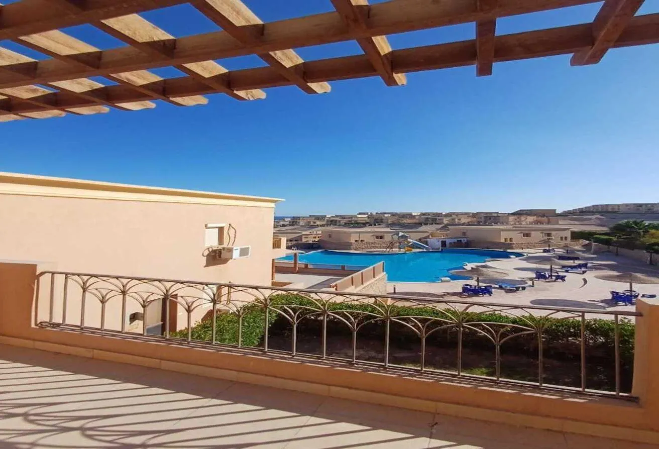 Sale in Heaven Beach: Twin house for sale with furniture and appliances