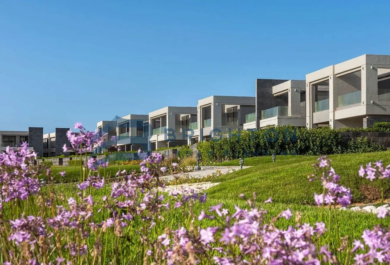 Sale in La Vista Bay: Twin House Villa Ready To Move With Installments