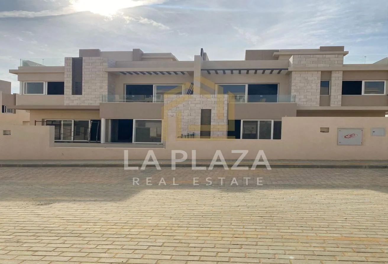 Sale in The Crown: Townhouse Ready to move with 2,2MDp over 8Y