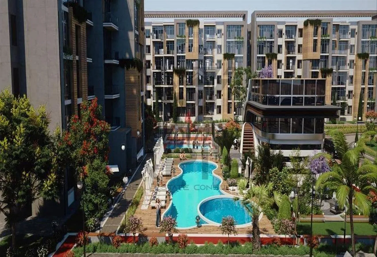 Sale in Valencia Valley: Shop for sale next to AUC | Over 10 years + 5% Dp