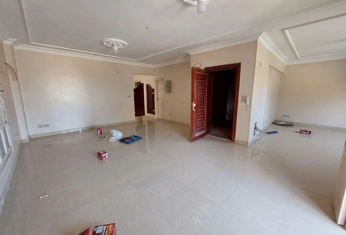 Rent in 6 October City: شقة للايجار 250م على المحور مباشرة سوبر لوكس