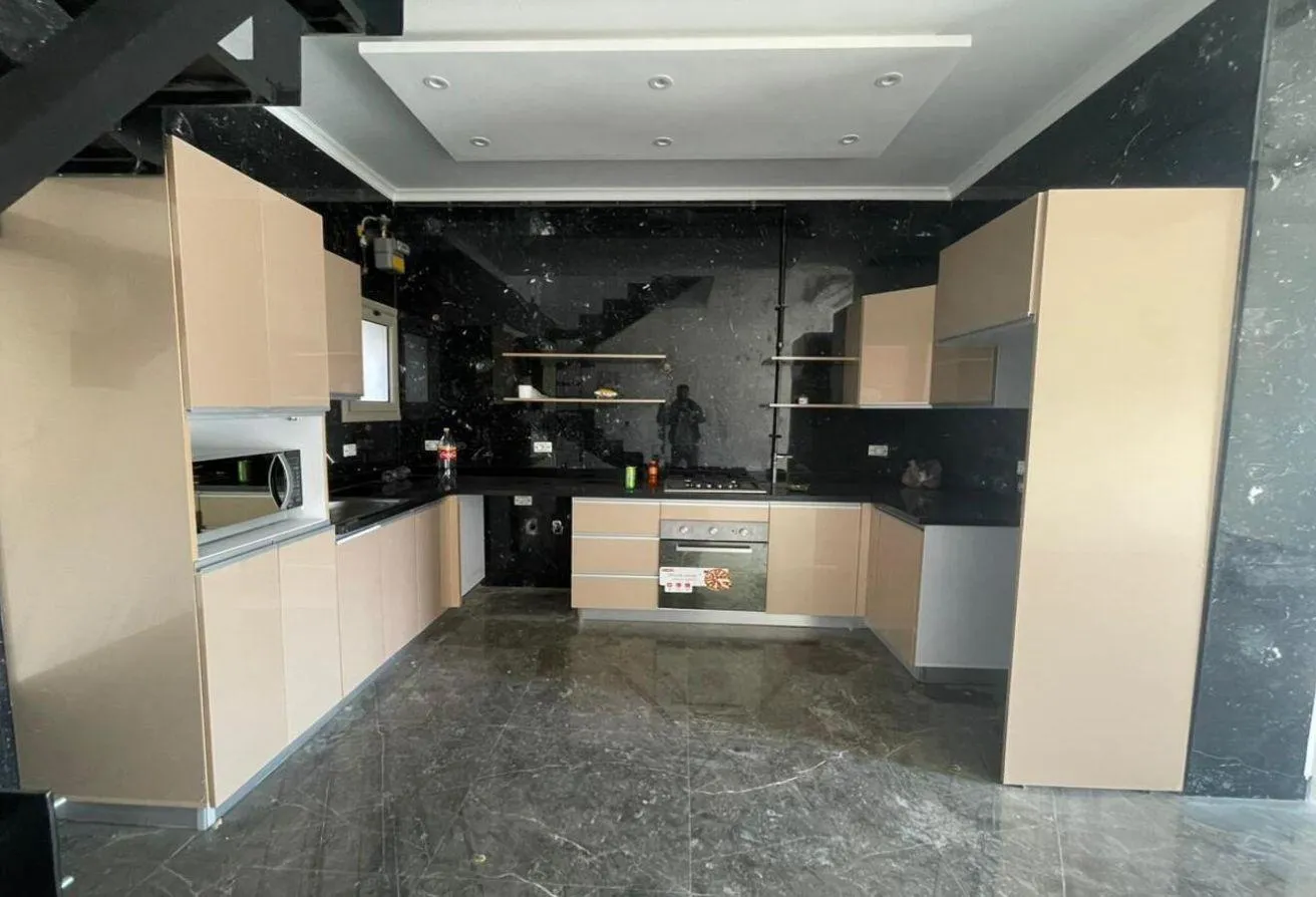 Rent in Galleria Residences: Penthouse for rent in Galleria Moon Valley
