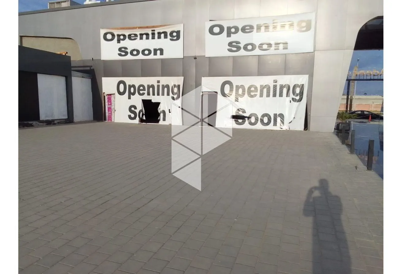 Rent in 26 July Axis: shop 450 m² for rent in sheikh zayed!