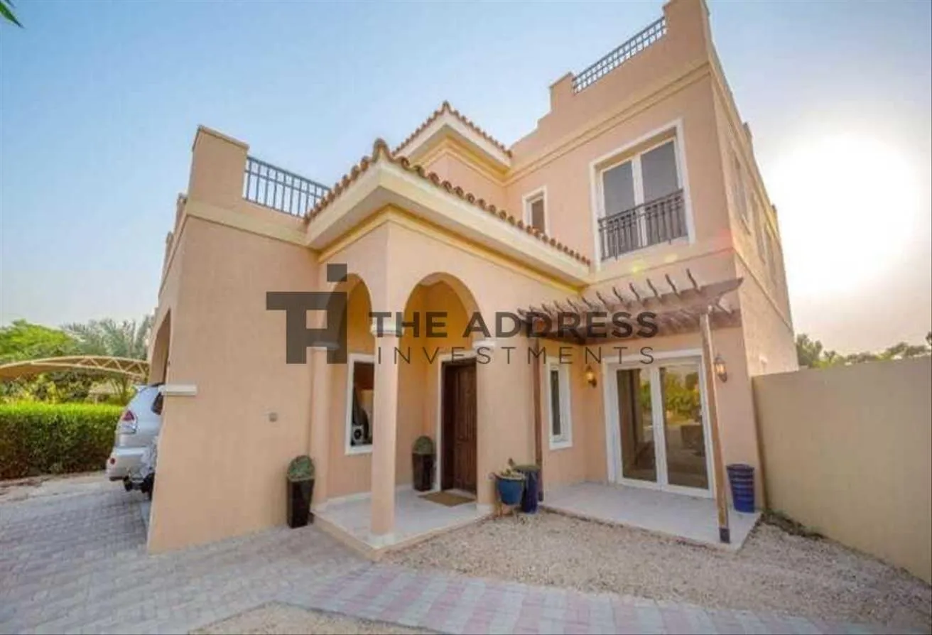 Sale in Moon Valley: villa 360sqm minutes to AUC installment 8 years