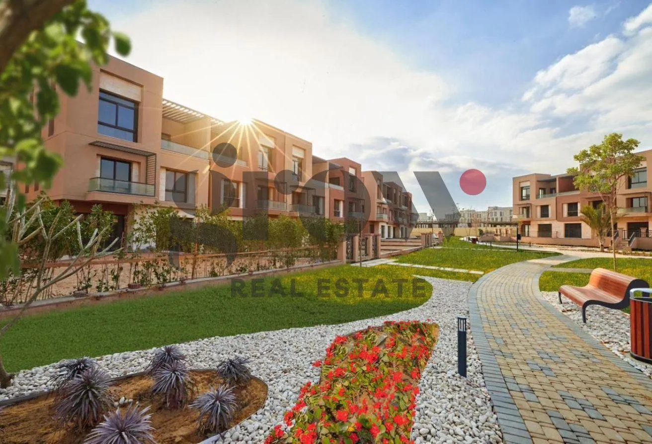 Sale in District 5: الفرصة جاتلك تسكن في فلة علي طريق السخنه بمقدم 8%