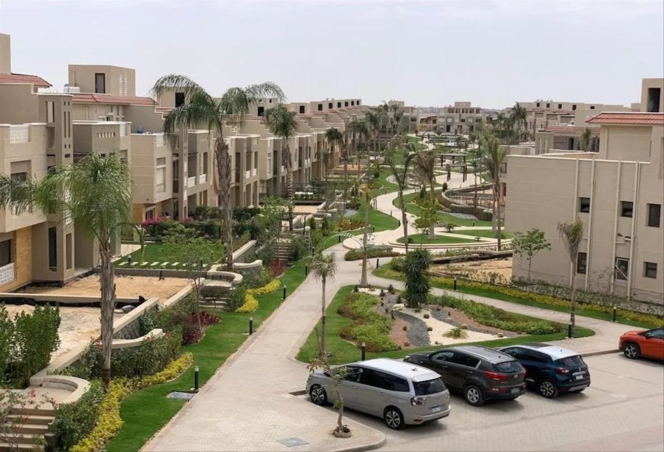 Sale in Green IV: تاون هاوس للبيع في كمبوند جرينم 4 نص تشطيب موقع مم
