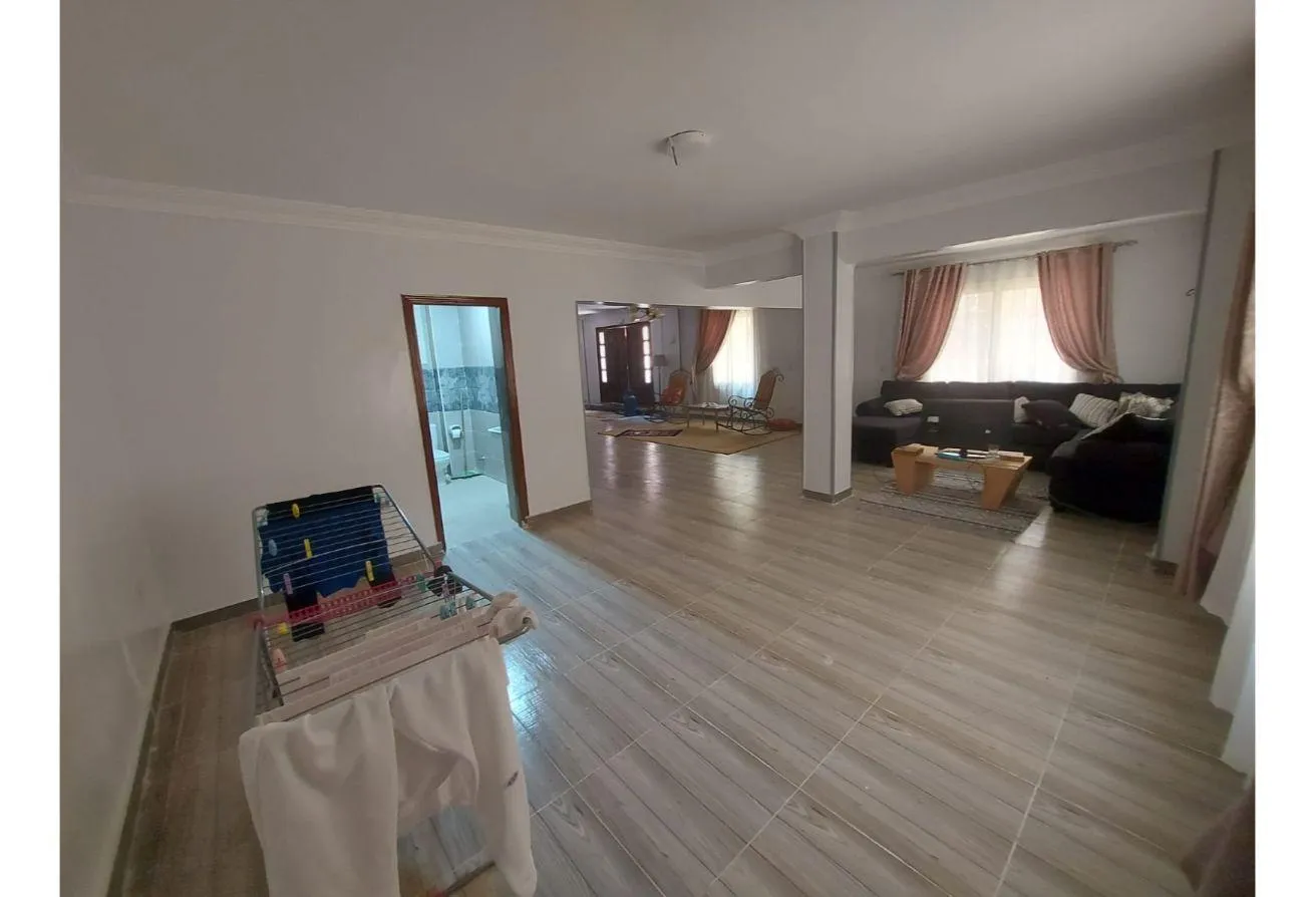 Rent in 10th District: شقه دبل فيس علي شارع رئيسي بالحي العاشر