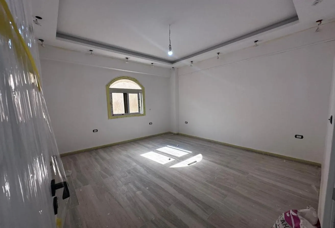 Sale in El Banafseg 12: البنفسج فيلات شقة للبيع علي شارع رئيسي ف بنفسج12
