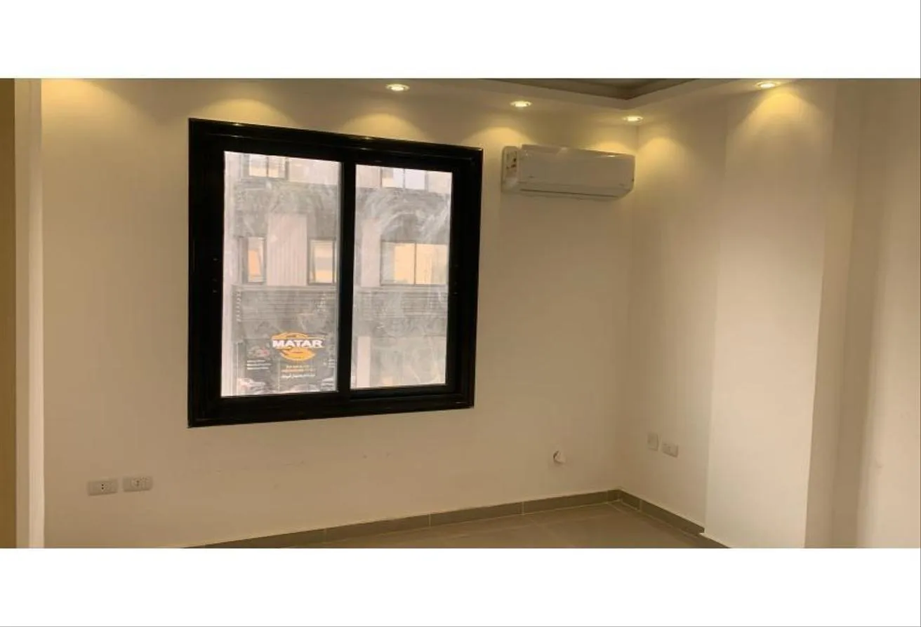 Rent in Piazza 59 Mall: فرصه للايجار مكتب متشطب فى مول ادارى بالشيخ زايد