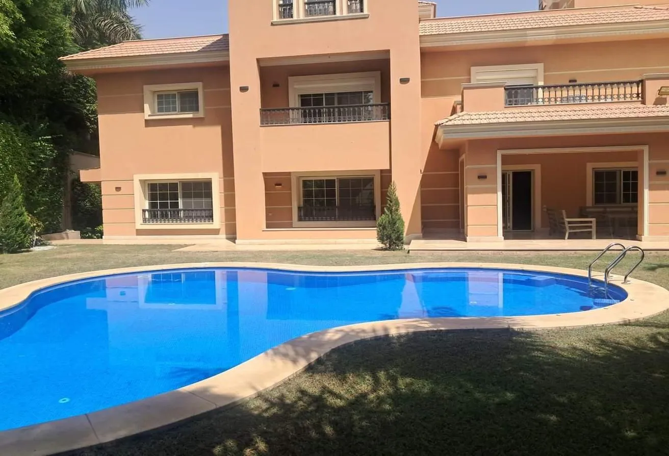 Sale in Stella: فيلا للبيع في كمبوند ستيلا نيو كاير التجمع الأول