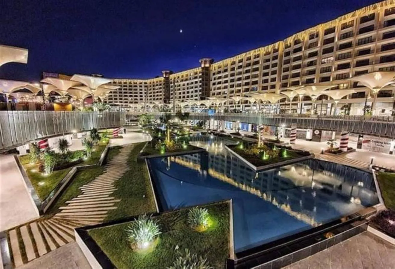 للايجار في بورتو نيو كايرو: محل للأيجار في park mall امام الجامعه الامريكيه 