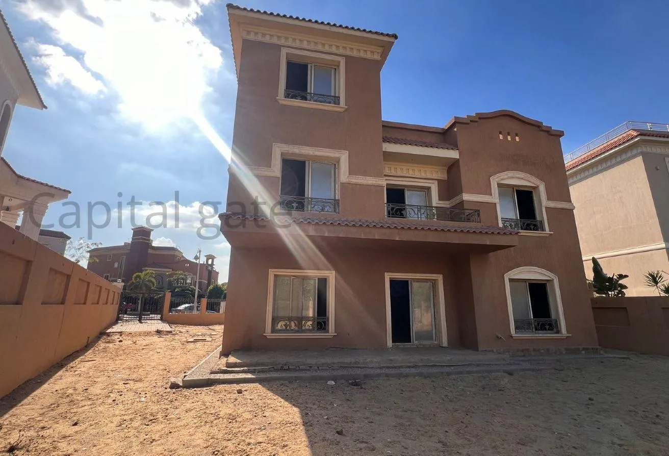 Sale in Les Rois: Standalone villa for sale _prime location_Les rois