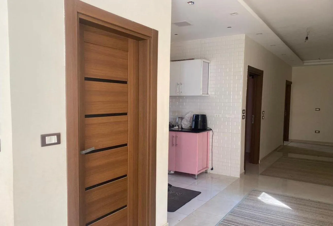 Sale in 1st Neighborhood: شقة بالمنطقة الثالثة للبيع 115م